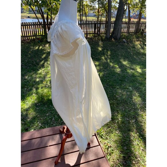 Miss Elaine Silk Essence Cream Nightgown M Lace Trim Nylon Short Sleeves Made In - Picture 12 of 13